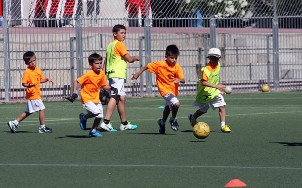 La segunda semana del IV Campus de Verano de fútbol de la Escuela Municipal de San Blas (EDM).
