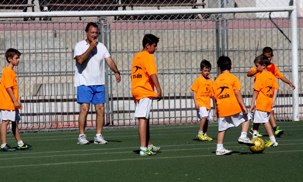 La segunda semana del IV Campus de Verano de fútbol de la Escuela Municipal de San Blas (EDM).