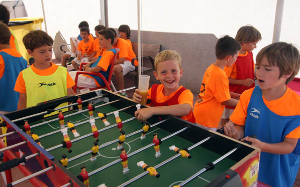 La segunda semana del IV Campus de Verano de fútbol de la Escuela Municipal de San Blas (EDM).