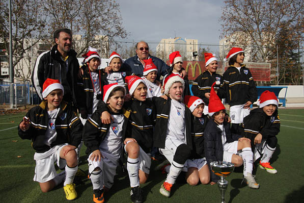 Benjamín B. Éxito deportivo y de público en el II Torneo de Navidad de la EDM