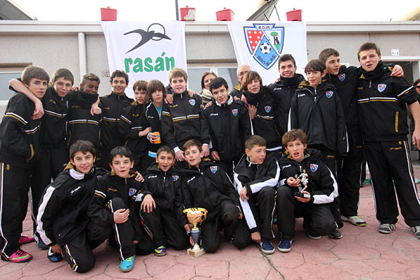Infantil B. Éxito deportivo y de público en el II Torneo de Navidad de la EDM
