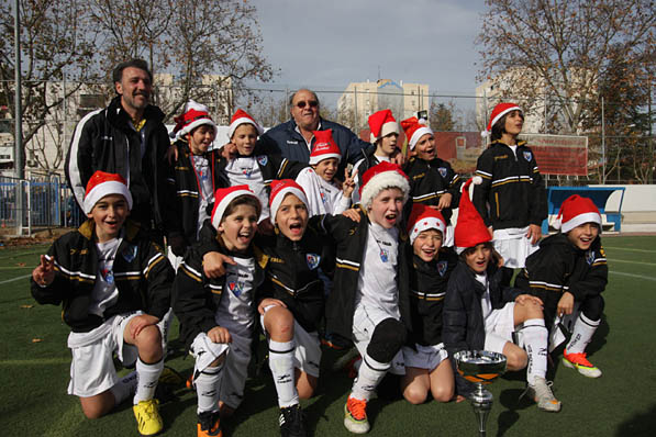 Infantil B. Éxito deportivo y de público en el II Torneo de Navidad de la EDM