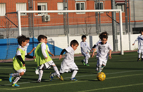 Los Chupetines de la Escuela Municipal de Fútbol San Blas.