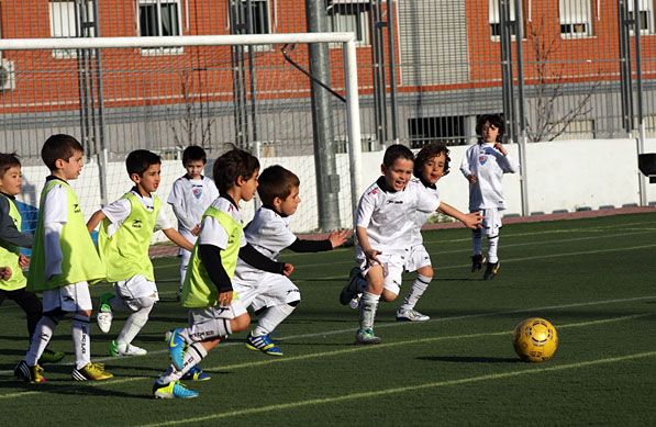 Los Chupetines de la Escuela Municipal de Fútbol San Blas.