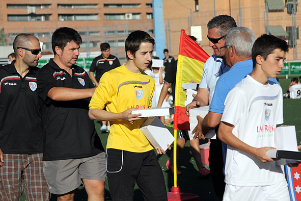 Entrega de trofeos, regalos y placas en la fiesta de EDM San Blas