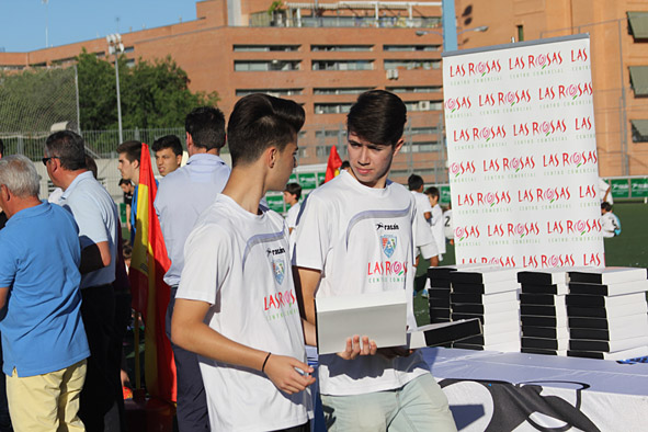 Entrega de trofeos, regalos y placas en la fiesta de EDM San Blas