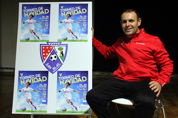 Toni González en la ponencia de fútbol base del CC Antonio Machado