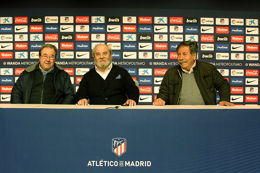 Ferguson del Pino, Jesús Gutiérrez y Carlos G. Bosque en la sala de prensa del Metropolitano.