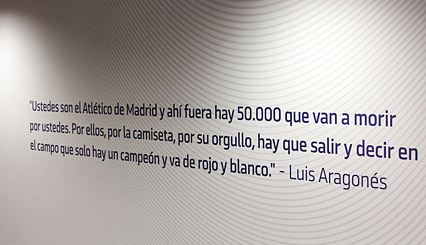 'Ustedes son el Atlético y ahí fuera hay 50.000 que van a morir por ustedes. Por ellos, por la camiseta, por su orgullo, hay que salir y decir en el campo que sólo hay un campeón y va de rojo y blanco.' - Luis Aragonés, en la final de Copa del 92 ante el Madrid en el Bernabéu. 