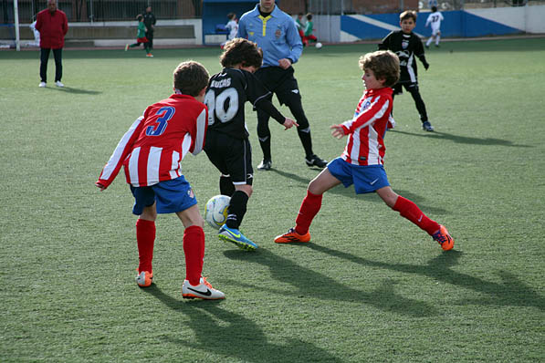 Los hermanos Melero: Pablo (prebenjamín A), Lucas (benjamín A y Adrián (prebenjamín E).